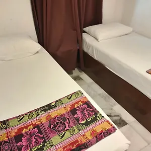 Oyo 90273 Mz Hotel