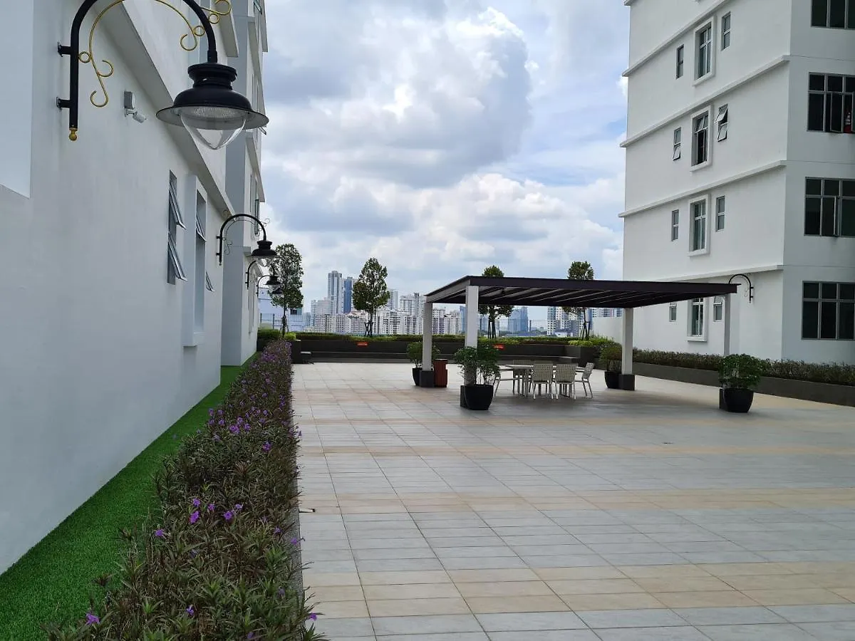 Eid2 Sks Habitat Larkin-3Br Family Friendly Up To 10Pax - 9 Beds- Free Wifi Pool Parking Gym & Preminum Facilities Appartement Johor Bahru Maleisië